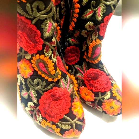 Wild Diva Floral Embroidered Heel Boots - Picture 4 of 10